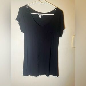 Black scoop neck short sleeve tee M